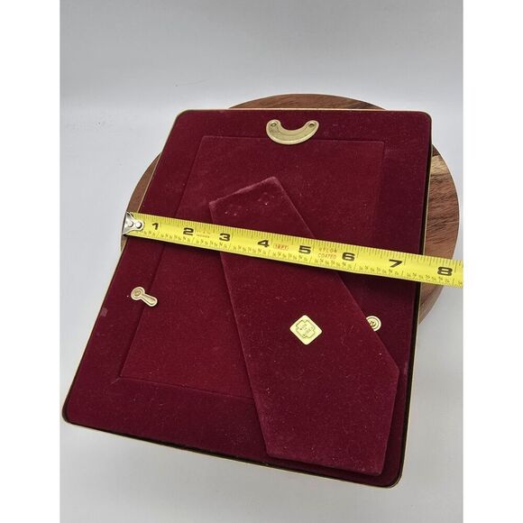 VINTAGE Solid Brass Standing Picture Photo Frame 5"x 7" Quilted Texture Korea - Picture 8 of 9